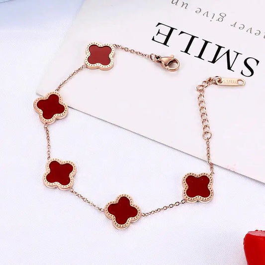 Luxury Gold Stainless Steel Lucky Flower Shape Bracelet Minimalist Red Four-Leaf Metal Chain Bracelet for Women